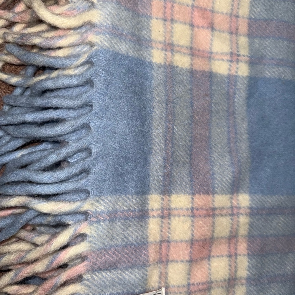 Vintage CURVON Jewel NO. 1 BLANKET 100% Wool Plaid Fringe 42x36” Lap‎ Blue Pink - Picture 5 of 5